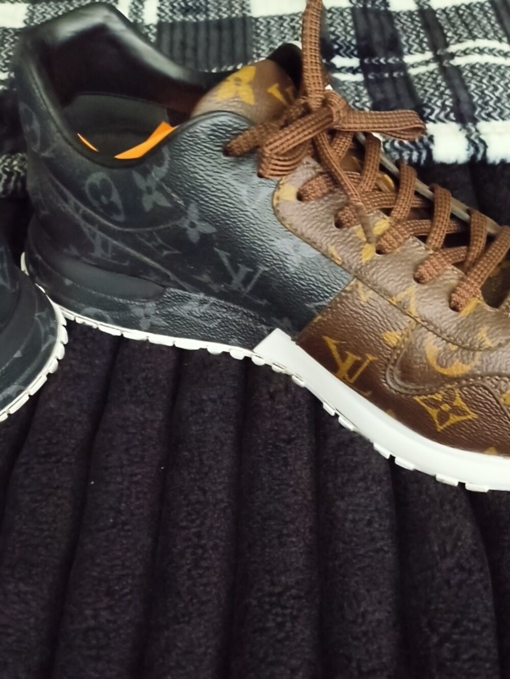 Louis Vuitton Sneakers - Picture 8 of 8